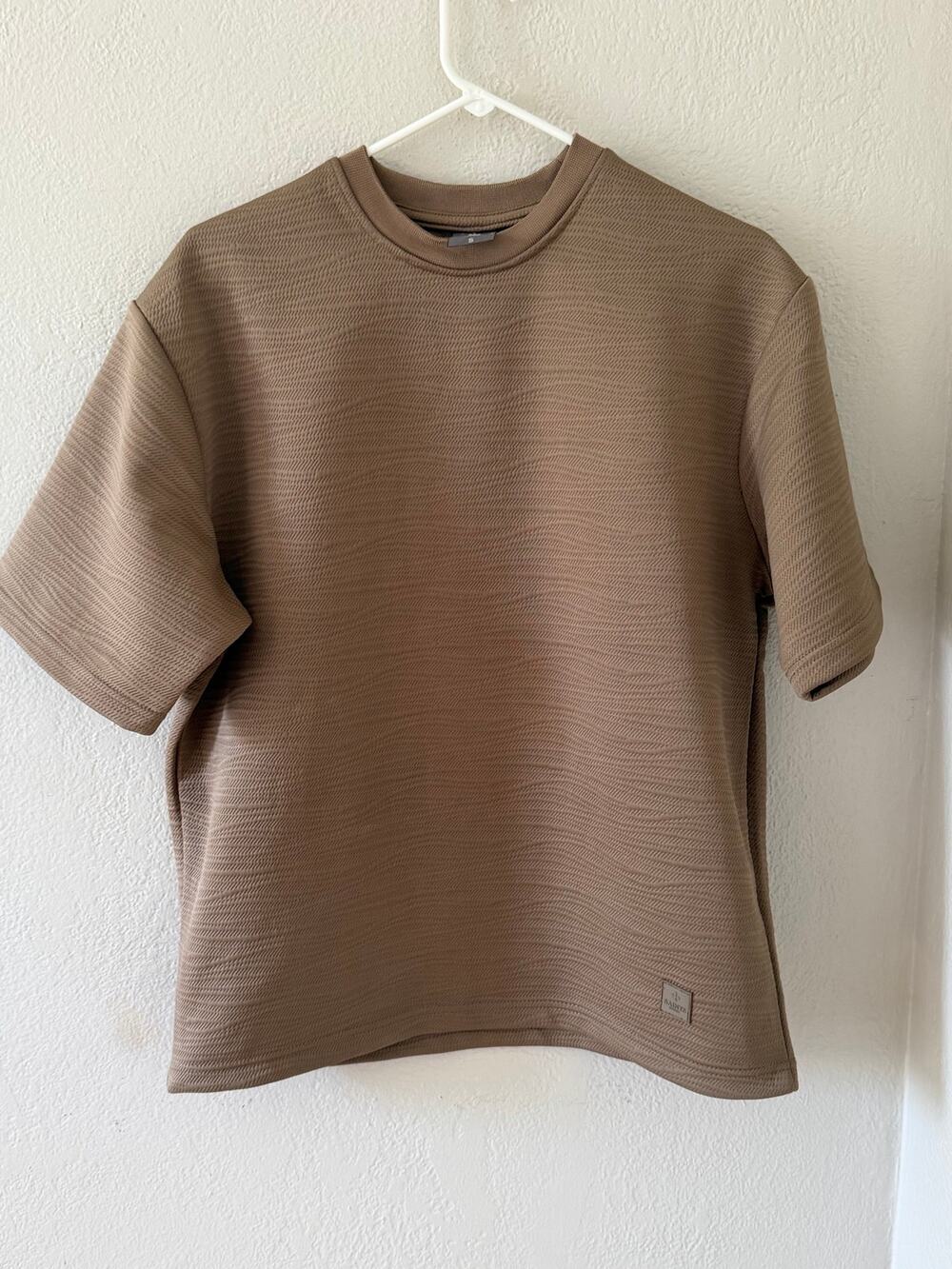Men's Saints Studio Tan Polyester Knit Casual Short Sleeve Shirt Sz Small